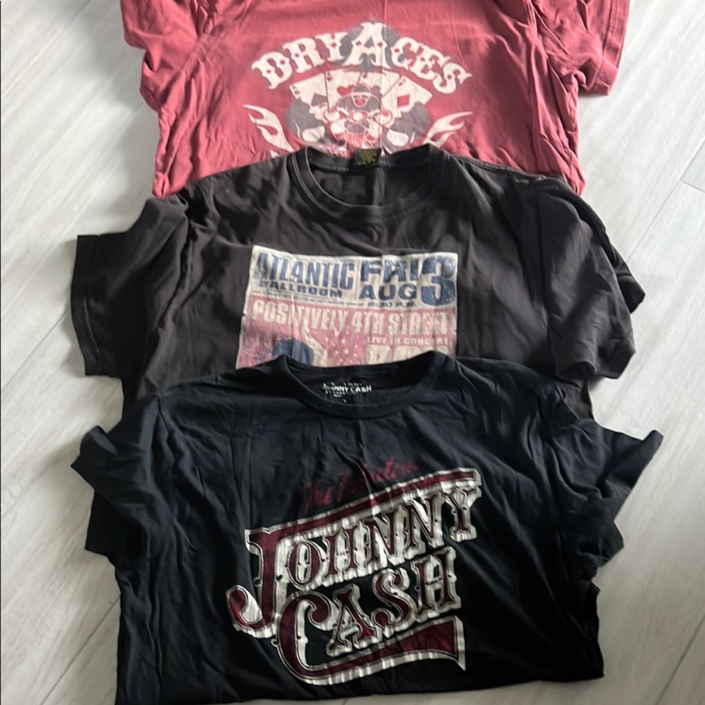 Lot of 3 Lucky Brand Graphic T-Shirts Bundle in Red and Black